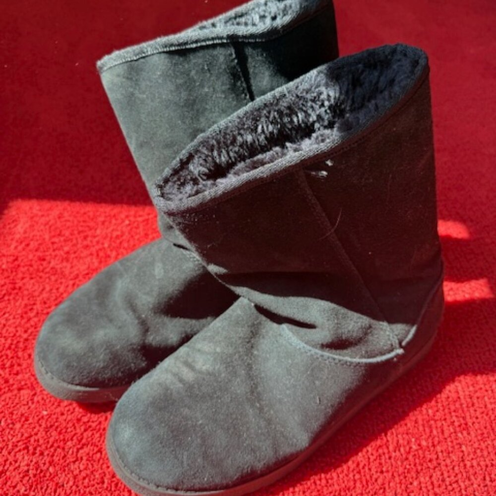 Universal Thread Fur Boots Black (UGG knock offs) - Womens size 7